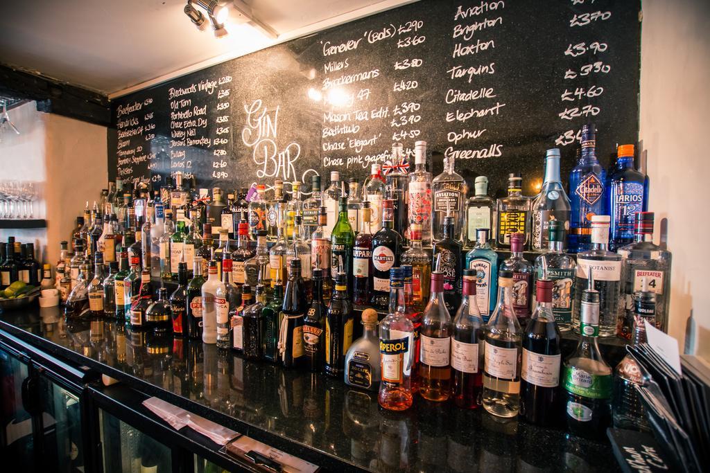 The Saracens Head Hotel Great Dunmow Buitenkant foto