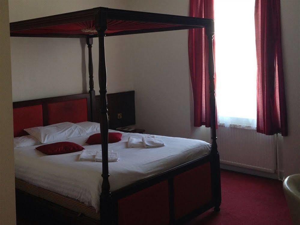 The Saracens Head Hotel Great Dunmow Buitenkant foto