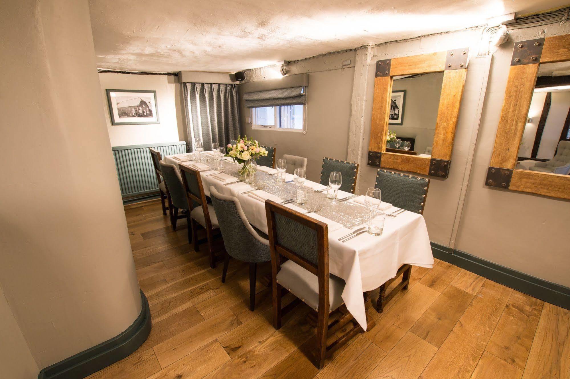 The Saracens Head Hotel Great Dunmow Buitenkant foto
