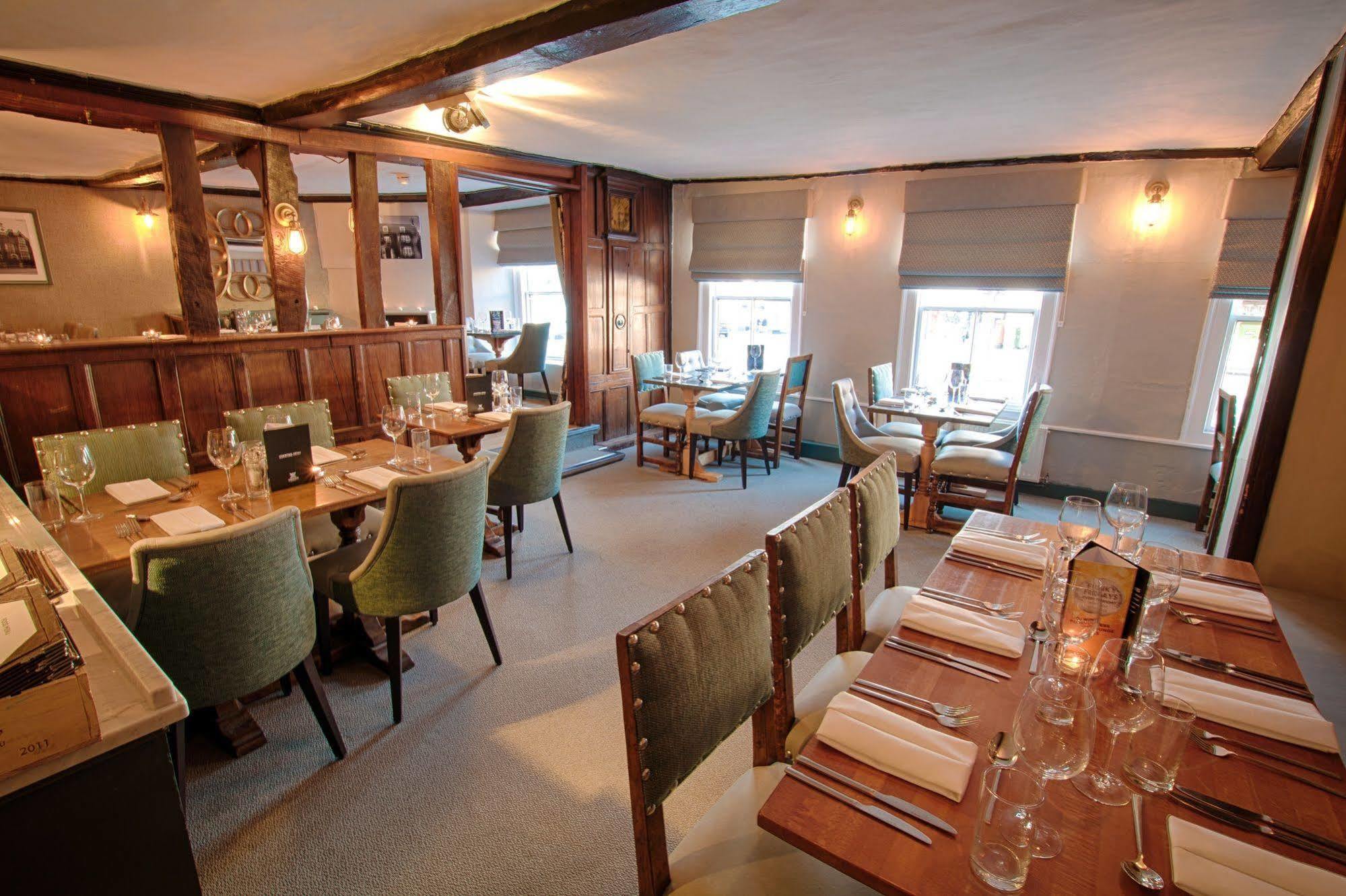 The Saracens Head Hotel Great Dunmow Buitenkant foto