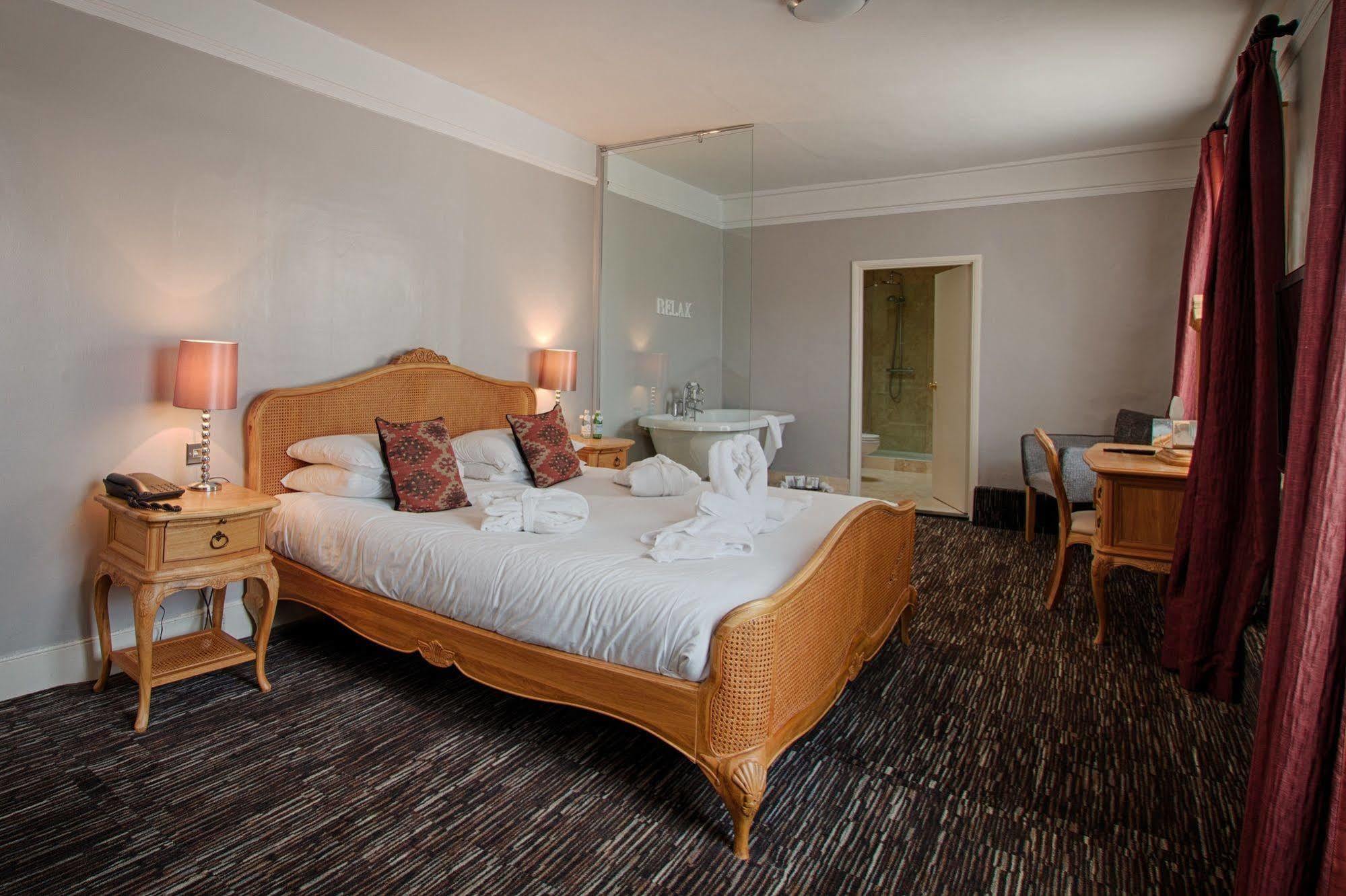 The Saracens Head Hotel Great Dunmow Buitenkant foto