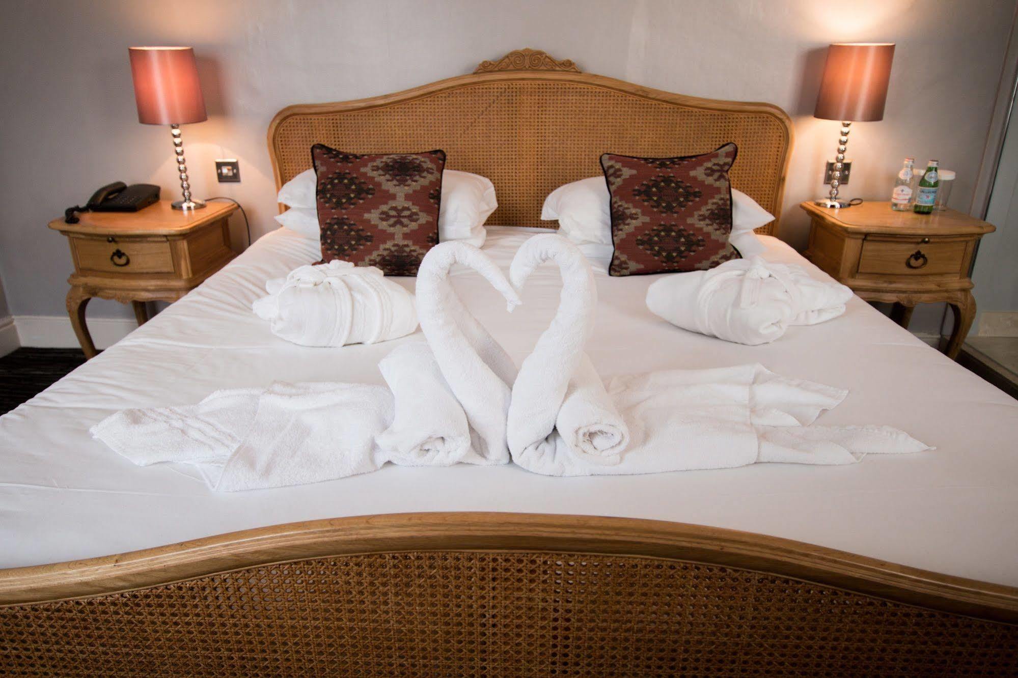 The Saracens Head Hotel Great Dunmow Buitenkant foto